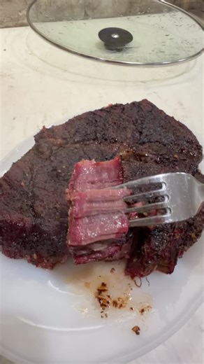 kelsey | simple alaska living & adventures on Instagram: "Recipe from @jackiehartlaub_ 3lb chuck roast Steak seasoning of choice 2c beef bone broth - Preheat smoker to 225° - Coat roast in olive oil & steak rub of choice - Smoke for 3 hours, flipping half way through - Turn crock pot on high - Transfer roast from smoker to crockpot - Add enough broth to submerge roast about half way - Allow to cook for 3-4 hours, also flipping halfway through Store with some of the liquid #smoker #smokedmeat #ca