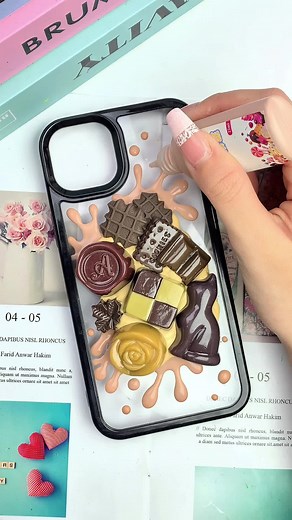 Chocolate Lovers, Stop Here! #decodenphonecase #decoden #dessert #phonecasediy #charms #blindbox #cccreamcase #handmade #craft