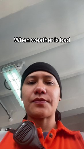 Navigating Offshore Weather Challenges: Boat Transfer Safety Tips