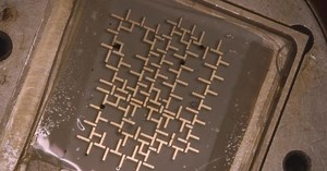 Engineers create a computer with a water droplet processor