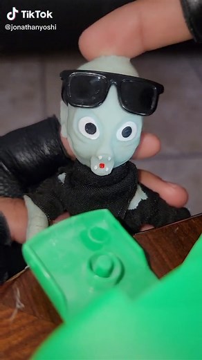 Marcianito Pegajoso: Juguetes Pegajosos y Humor Alien