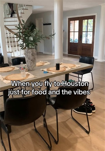 They call me before they buy the tickets 🤣💯 #htx #food #chef #fyp #houston #foryoupage #fypシ゚viral #foodie #vacations #eats #xyzbca