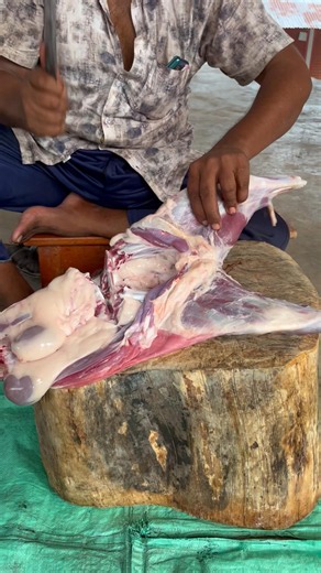 Goat meat cutting skills #meatcuttingtechniques #meatslicing #butchering