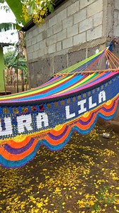 Desde Masaya, tierra de cultura y tradición, Erick Chávez mantiene viva la artesanía nicaragüense a través de la elaboración de hamacas hechas a mano. Con paciencia, dedicación y amor por su oficio, cada pieza refleja identidad, esfuerzo y orgullo artesanal. Apoyar a #hamascastuani es valorar el talento local y la historia que se teje hilo a hilo en cada hamaca. 🧵🇳🇮 #Nicaragua #masayanicaragua #artesania #hamacasartesanales #nicaragua🇳🇮 | El Viajero Nica TV