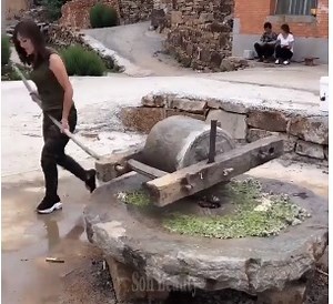 4.2M views · 3.1K reactions | The intelligent creation of the beautiful girl at work | Media 5 | Facebook