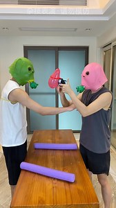 92K views · 2.4K reactions | Invite your friends to watch Russian Roulette 1/2 #funny #funnyvideos # funny # funny video #guanbue #管不 hungry | Guanbue管不饿 | Facebook