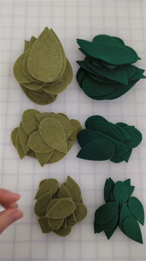 2.6K views · 34 reactions | Super cute and simple felt wreath is on...