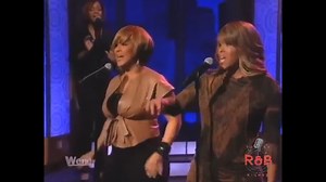 #HappySunday with Mary Mary and a live acoustic performance of their hits, "I'm Walking" & "Survive".....🎙🎶🙏 #RealSingingMatters #RnBNights | R&B Nights