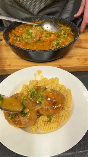 Сочные котлеты с подливкой! Простой и вкусный рецепт из фарша на каждый день