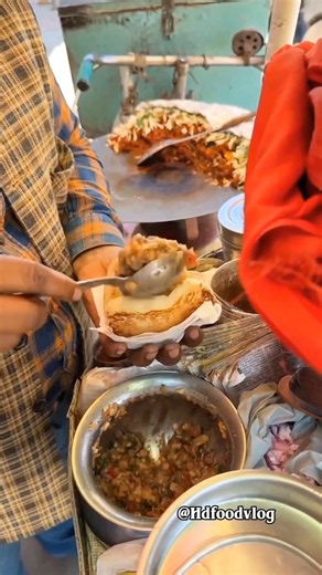 Tava Fry Chole Burger Bilkul Unique Style Me! 😋 #streetfood #foodvlog