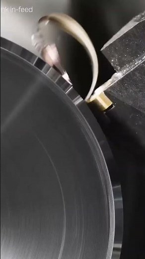 Thread turning without chip jamming using OptiThreading™