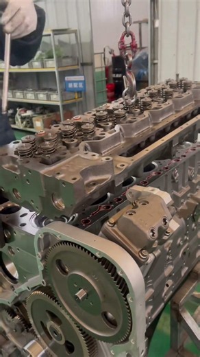 How to Install 6-Cylinder Engine Cylinder Head Correctly #engineassembly #mechanic #dieselengine