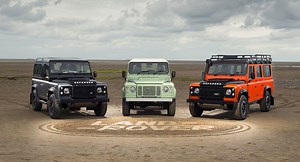 Chemicals Tycoon In Talks With Land Rover To Bring Back The Defender | Carscoops