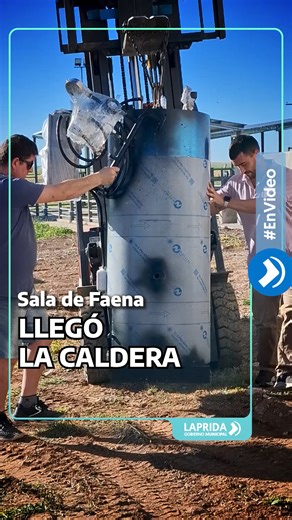 📍Caldera y digestor: llegó este equipamiento para la Sala de Faena 👉Llegó ayer la caldera y el digestor elementos necesarios para poner en funcionamiento e iniciar las pruebas en la Sala de Faena. ✅El Subsecretario de Desarrollo Local, ◾Marcos Lavandera, se refirió a ello, en el momento de la descarga, y brindó detalles sobre el equipamiento incorporado en la Sala de Faena. 👉Mirá los detalles en el video. #Laprida #LapridaGobiernoMunicipal #SalaDeFaena #Equipamiento | Laprida Gobierno Municip