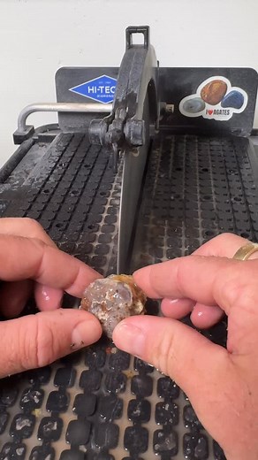 Another stunning Laguna agate with Greg’s parallax banding 💗 This agate was cut using a @hitechdiamond 10 inch saw. Use TWAGATES discount code for 10% Off their supplies. #lapidary #agate #agates #rockhound #rockhounding #polishedstone #agatehunting #gem #rockcutting #crystal #crystals #mossagate #tubeagate #lagunaagate | TidewaterAgates