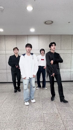 BOYNEXTDOOR #성호 #명재현 선배님과 'In Bloom' 🌹 #ZEROBASEONE #ZB1 #제로베이스원 #KIMTAERAE #PARKGUNWOOK #김태래 #박건욱 #BOYNEXTDOOR #보이넥스트도어 #SUNGHO #JAEHYUN #YOUTHINTHESHADE #InBloom #ZEROBASEONE_InBloom #InBloom_Challenge #NewMusic