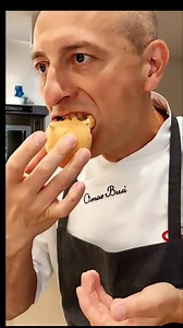 "Tette della Monaca" is a traditional sweet from the south of Italy. It's similar to a sponge cake (soft) filled with chantilly pastry cream. It's sounds easy but it's not. Thanks to @nico_marzocca_bdv for this recipe 🔝 Le Tette della Monaca le conoscete, no!? Un dolcetto che sembra facile da realizzare ma vi assicuro che non lo è. Assomiglia ad un savoiardo ripieno con chantilly all'italiana. Un'esplosione di piacere e sorpresa quando lo addenti! Grazie a @nico_marzocca_bdv per avermelo fatto 