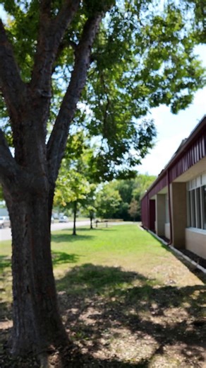 📦 What's usually in an emergency food box? Our volunteers build these boxes every day in our warehouse that are shared with neighbors at our Foxwood Food Pantry and through some of our partners. Each box has around 25 pounds of pantry staples that range from items like peanut butter, canned veggies, pasta, beans, rice, and canned meat. | Chattanooga Area Food Bank