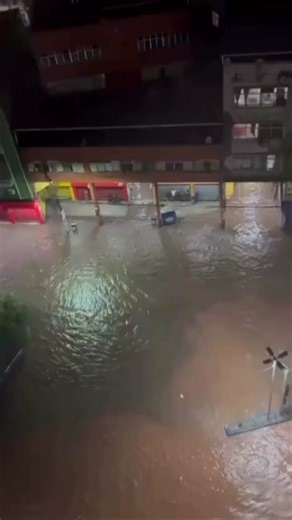 Alagamento no Centro de Duque de Caxias