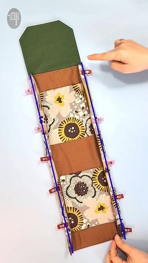 Quick and Easy sewing tips/ mini crossbody bag Finished size : 15cm x 21cm x 3.5cm Materials Outer layer 21cm x 48cm 1 16.5cm x 15cm 2 Lining 21cm x 48cm 1 14cm x 30cm 2 webbing strap 1.5cm x 110cm 1.5cm x 10cm buckle 1.5cm square ring 1.5cm snap button interfacing (it is similar to 'Pellon 987F" or Vilene H630') 19cm x 46cm 14.5cm x 13cm #sewingtips #diy #sewingtutorial #easysewing #easytomake #quickandeasysewing #diybag #bagmaker #bagtutorial #crossbodybag #tendersmilehandmade | Tendersmile ha