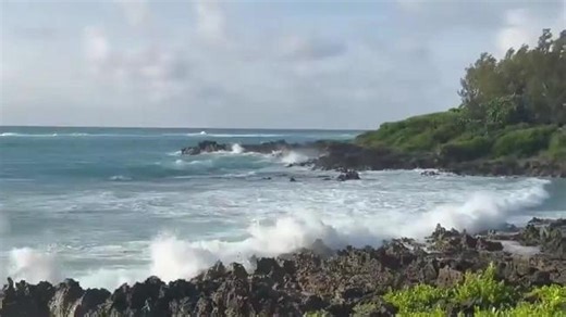 Waves Crash in Bermuda as Hurricane Humberto Approaches