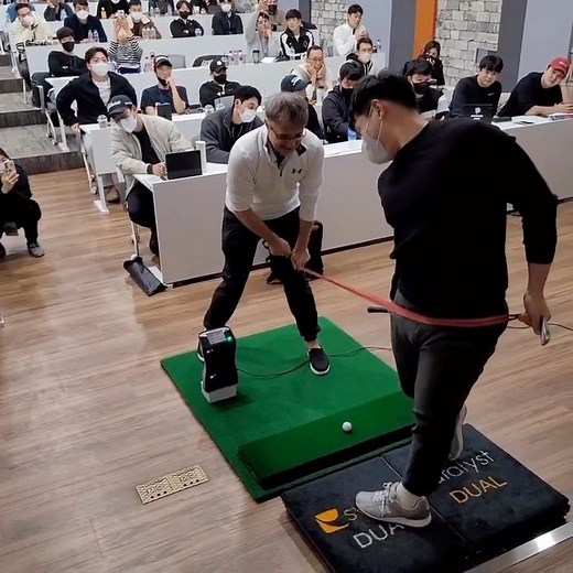 TPI on Instagram: "Great drill from a @tpi_korea event demonstrating how an exercise band and club can help golfers create more force with the lead leg. By pulling a golfer towards the target line, it encourages them to resist by pushing frictionally with the lead leg (potentially resulting in an increase of lead foot A/P force). This not only can contribute to clubhead speed, but can also help a golfer clear their lead hip and avoid early extension. These are concepts we discuss in depth in our