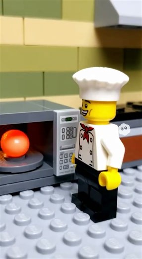 「電子レンジ卵大爆発！煙モクモクでシェフがアフロ化」#LEGOの世界 #レゴシェフ #電子レンジ事故 #lego #卵爆発 #煙もくもく