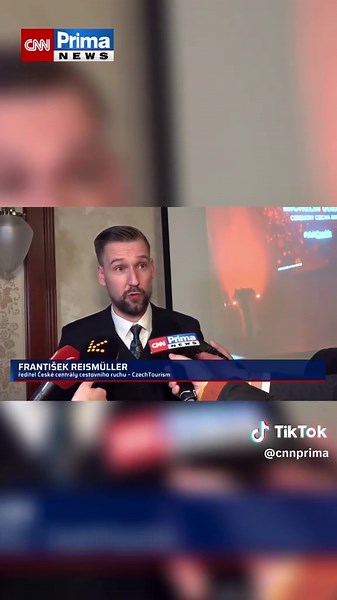 Česko má první restauraci se dvěma michelinskými hvězdami. Je jí Papilio z Vysokého Újezdu na Berounsku. Dalších osm restaurací má jednu hvězdu. Pět z nich je z Prahy, tři další jsou z Olomouce, Zlína a jihomoravského Hlohovce. Oznámili to ve čtvrtek v Mariánských Lázních organizátoři během slavnostního představení nového průvodce Michelin pro ČR. V současnosti byly v Česku dvě restaurace s jednou michelinskou hvězdou - pražské podniky Field a La Degustation Bohême Bourgeoise.