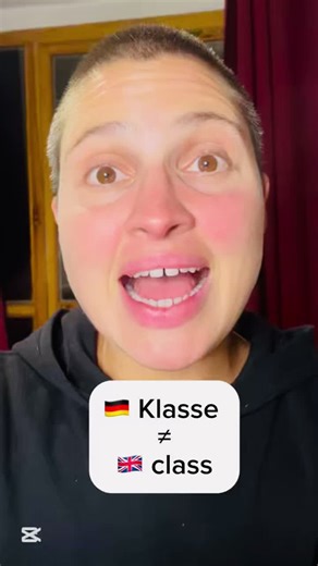 🇩🇪 Das englische “class” im Kontext Lernen ist NICHT “Klasse” auf Deutsch. Wusstest du das? Übrigens: Wenn es um soziale Klassen in der Gesellschaft geht, ist “class” die richtige Übersetzung! 🇬🇧 The English word “class” in a learning context is NOT “Klasse” in German. Did you know that? But: when we talk about social classes in society, “Klasse” is the correct translation! #germanlanguage #learnGerman #Deutschlernen #falsefriends #germanvocabulary #germanwords #germanlesson #germanlearning 