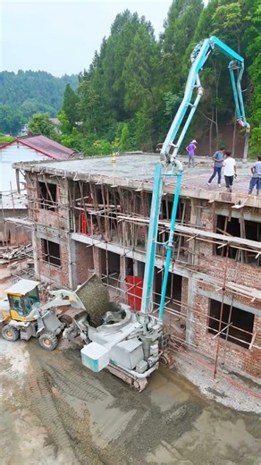 🌱⚙️ Mobile Mixer and Boom Pump Streamlining Roof Slab Concrete Pouring
