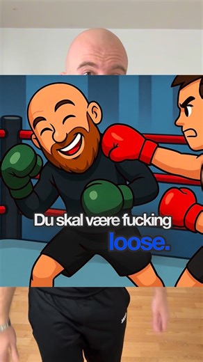💰🎱MAD$🎱💰 on Instagram: "Det vigtigste, du kan lære i kampsport, er ikke et slag, et spark eller en submission 🥊 Det er at være loose. Når du spænder op, bliver du langsommere, mere forudsigelig og brænder energi af 🔥 Når du kan holde dig rolig – også når det gør ondt, og når du er presset – begynder du at kæmpe i stedet for bare at reagere. Det handler om at kunne være i kaos uden at panikke 🧠 Det er dér, de rigtige skills bliver bygget 💪 #mma #kampsport #boksning #thaiboksning #kickboks