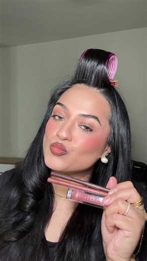 Lip combo of the season 🍂 @Huda Beauty lip liners in “rich brown” & “warm brown” and lipgloss in “foxy” 🤎 #hudabeauty #lipcombo #browngirlfriendly #browngirlfriendlymakeup @Huda @hudabeautyshop @hudahotline @Wishful Skin @Alyakattan @Mona Monica Kattan🧸