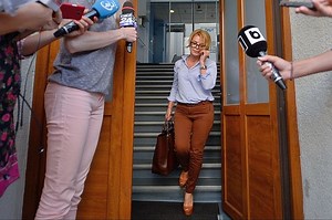 Cine este Loredana Radu, AVOCATA LUI VICTOR PONTA, complice la luare de mita si spalare de bani in dosarul lui Ontanu? • Stirea Zilei