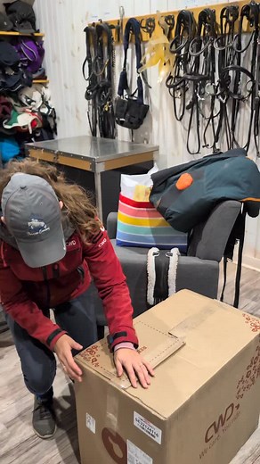 Open my new #CWD jump saddle with me!! Thank you so much @cwd_maryland_c.nw.virginia for building such a gorgeous saddle! If you want an impressive quality, beautiful, and effective saddle you need a CWD! | Paragon Eventing
