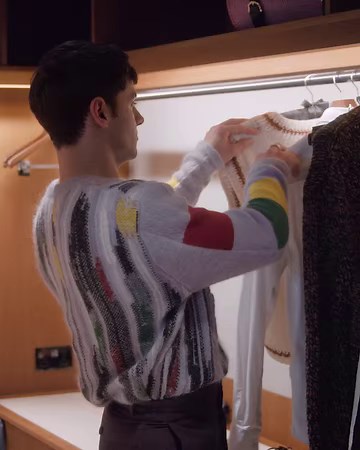 306K views · 6.6K reactions | House friend Tom Daley provides a window into his Dior men's Fall 2022 on.dior.com/menfall2022 by Kim Jones pre-show hours as he chats enthusiastically about his love of knitting. After some moisturizing and scone-eating tips along the way, he gets his fix at the show where the appearance of myriad Fair Isle knits sets his pulse racing. © Mélinda Triana | Dior | Facebook