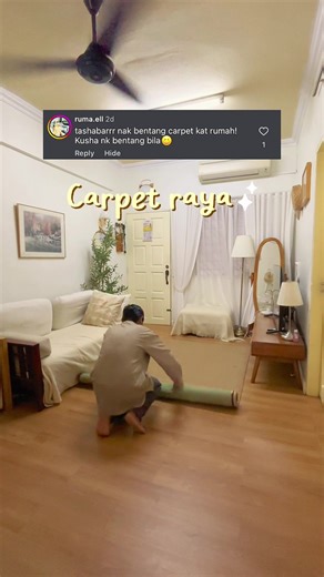 Ok ok @ruma.ell ,kusha dah bentang dah,nextt korang boleh tengok ell pasang di rumah dia pulak harini di tiktok dia. Lawa lawa carpet turki kat sana dan ada 2 saiz tauu,kami ambil size medium yg sesuai dgn size ruang tamu kami yg comel.. Carpet turki code ZR5 buy one free one dan kusha share dengan rumah ell ..carpet @alaqsacarpets