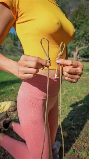 Olivias Trail Taste on Instagram: "Survival Skill How to Tie a Hanging Pot Loop Fast Cooking outdoors? You'll need this! A simple and practical way to tie a hanging pot loop-perfect for camping. #paracord #SurvivalSkills #SurvivalHacks"