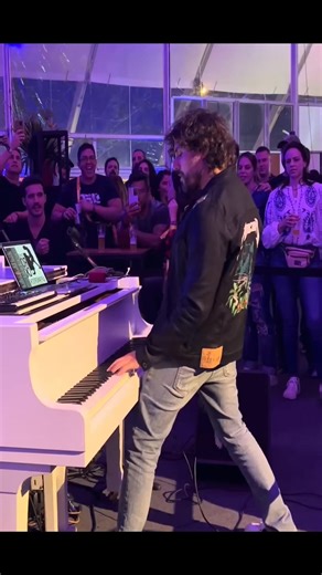 36K views · 1.3K reactions | Sweet Child Of Mine - Guns N' Roses - Piano Cover #music #piano #pianocover #public #sweetchildofmine #gunsnroses #csnpiano | Gabrielerossi_piano | Facebook