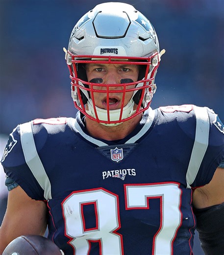 Is gronk the GREATEST tight end in NFL history? 🤔😂 | #nfl #robgronkowski #funny #fyp #viral