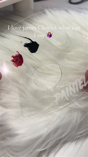 Transform Your Mini Paint Palette: A Unique Makeup Trend