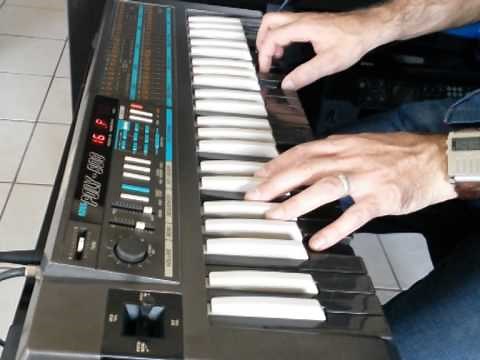 Korg Poly 800 "Reverse Keys" HD Sound - Rare - Analog Programmable Synth / Keytar - Fast demo