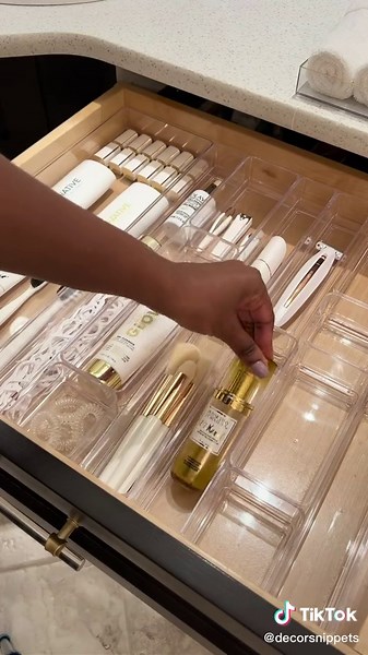 Effective Bathroom Storage Hacks for Organized Spaces