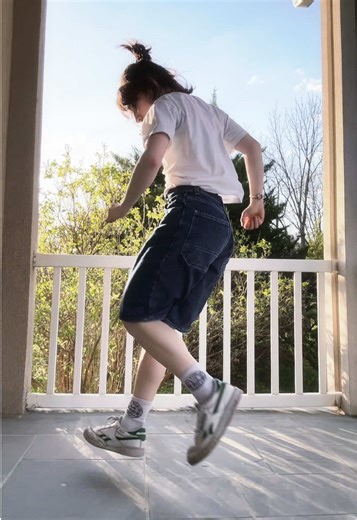 Great song for creatures #eatgirls #shuffle #jumpstyle #postpunk #coldwave