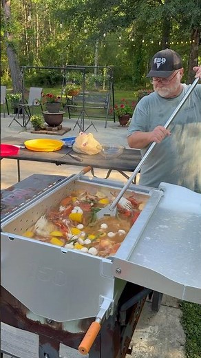 Boiling blue crabs ! #deliciousfood #cooking #crabboil #food #seafoodboil #maryland #louisiana