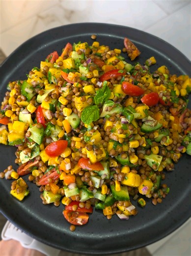 Enslada de Lentejas con Mango 🥭🤤 #receta #ensalada #lentejas #saludable #comidasaludable