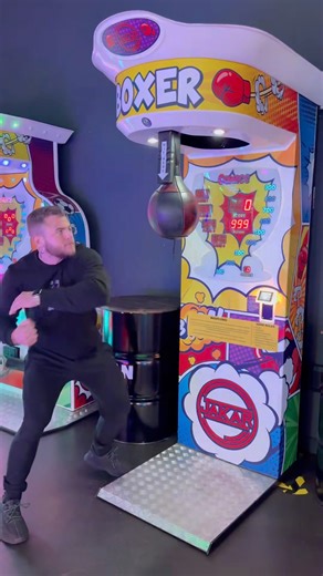 Boxing Machine🔥 Love these things 😂 #boxingbagmachine #arcademachine #boxing #punchbag