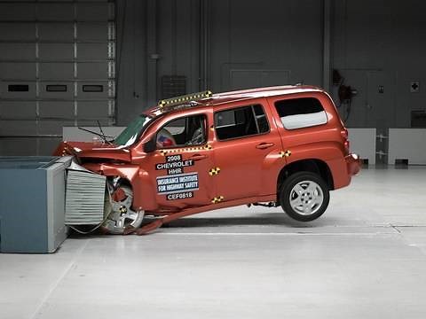 2008 Chevrolet HHR moderate overlap IIHS crash test