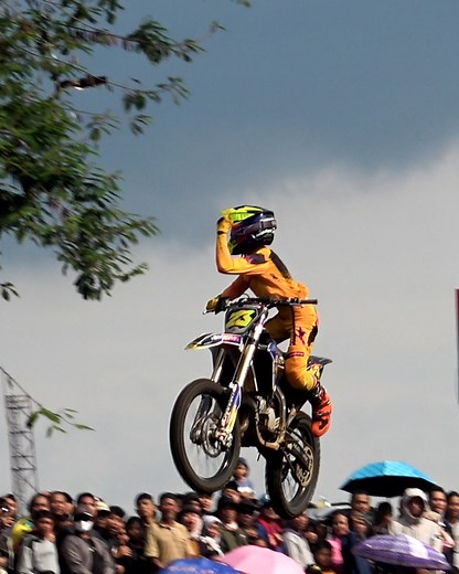 569K views · 10K reactions | WATCH THE VIRAL CELEBRATION BY M ATHAR 23 #Motocross #Grasstrack #DirtRacing #MXLife #OffroadNation #RideFree #AdrenalineLife #MotocrossWorld #DirtBikeLife | Grasstrack indo channel fb | Facebook