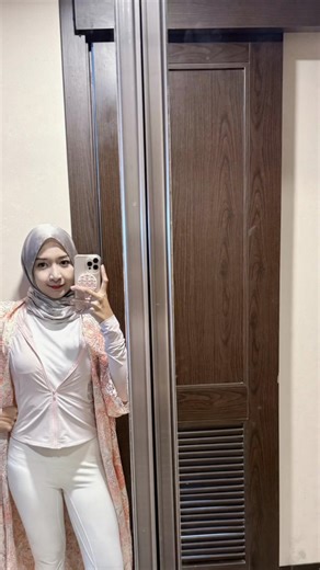 Mirror Selfie Morning Routine