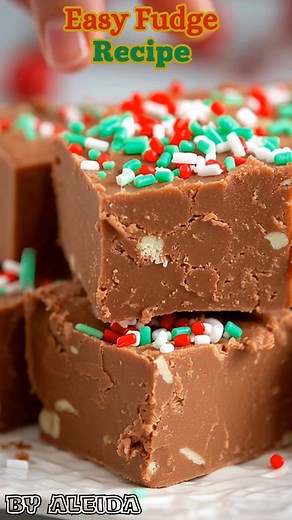 Rich, creamy and unbelievably easy! 😍🍫 This easy fudge recipe comes together in minutes and is perfect for Christmas cookie trays, dessert platters or late-night snacking! 🎅🎄 Ingredients: 2 cups (340g) semi-sweet chocolate chips 1 can (14 oz / 400g) sweetened condensed milk 2 tablespoons unsalted butter 1 teaspoon vanilla extract Optional toppings: chopped nuts, sea salt, crushed candy canes, or mini marshmallows Instructions: Line a pan (8x8 inch / 20x20 cm) with parchment paper or foil. In